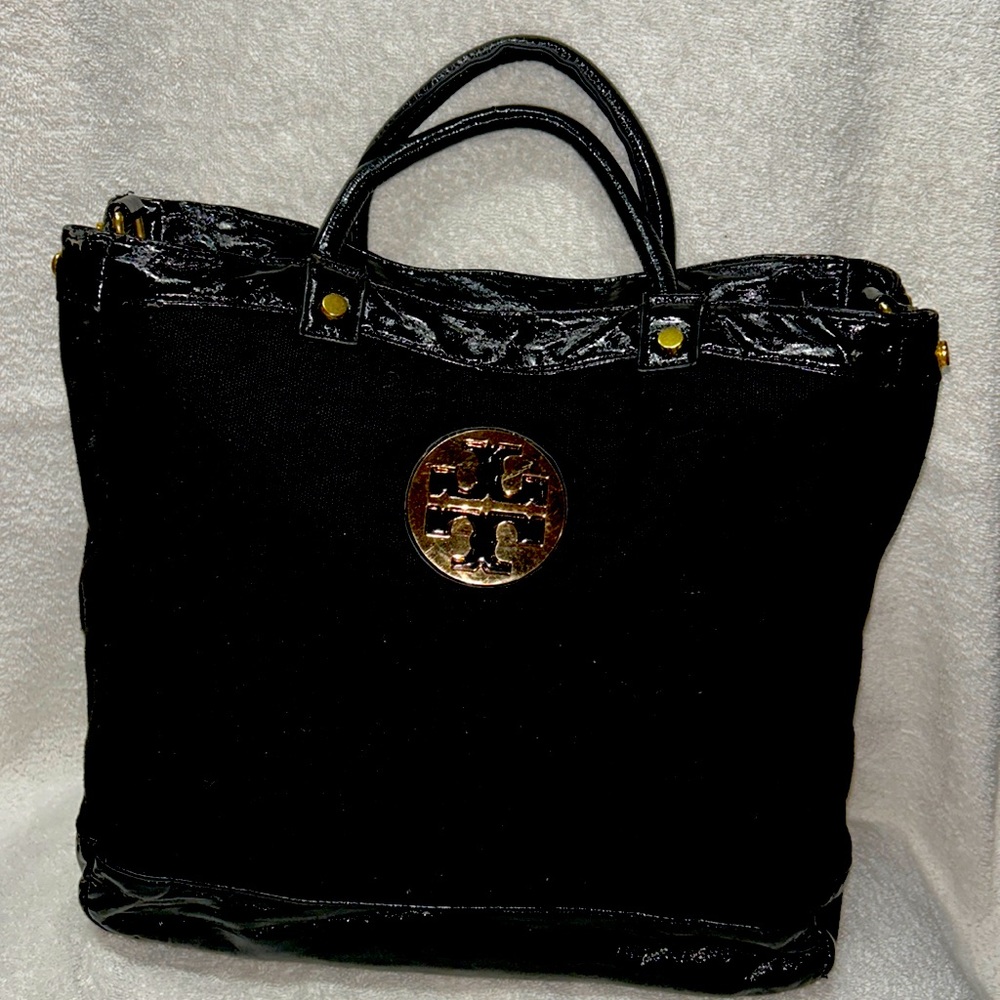 Tory burch bag.
